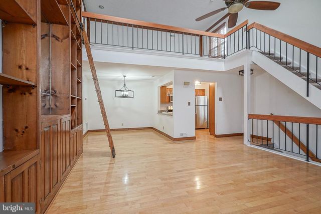 208-B SEDGEFIELD DR, Mount Laurel, NJ 08054