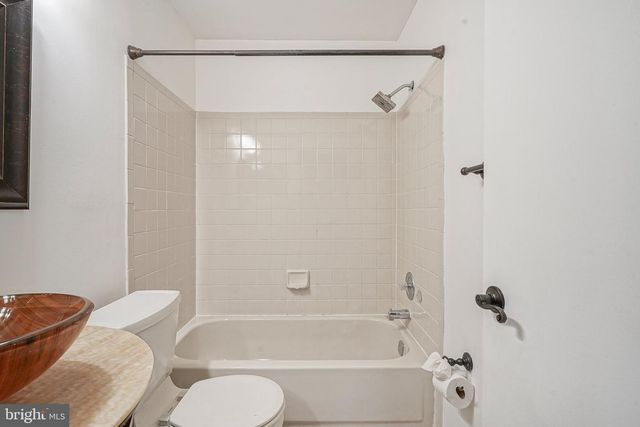 208-B SEDGEFIELD DR, Mount Laurel, NJ 08054