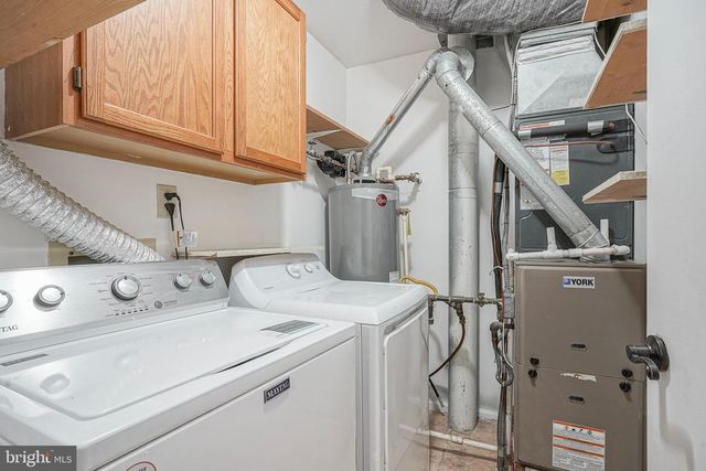 208-B SEDGEFIELD DR, Mount Laurel, NJ 08054