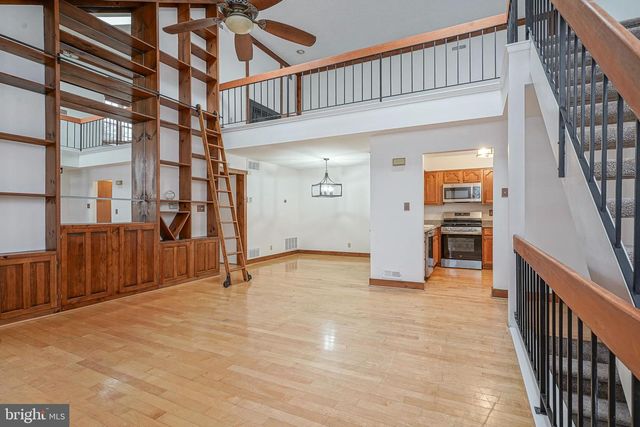 208-B SEDGEFIELD DR, Mount Laurel, NJ 08054