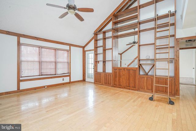 208-B SEDGEFIELD DR, Mount Laurel, NJ 08054