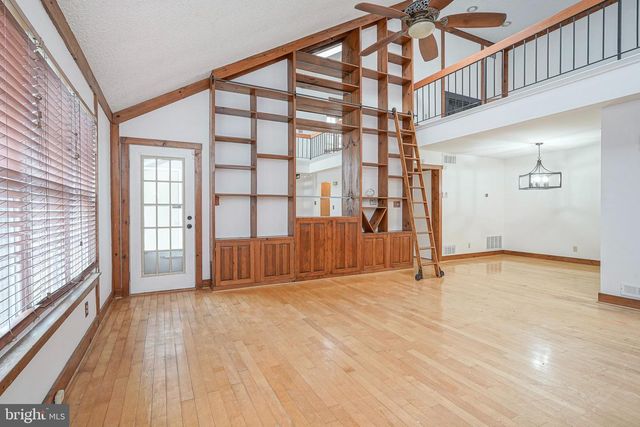 208-B SEDGEFIELD DR, Mount Laurel, NJ 08054