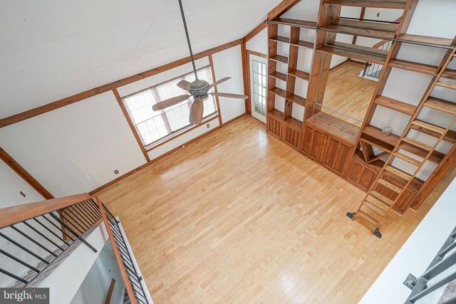 208-B SEDGEFIELD DR, Mount Laurel, NJ 08054