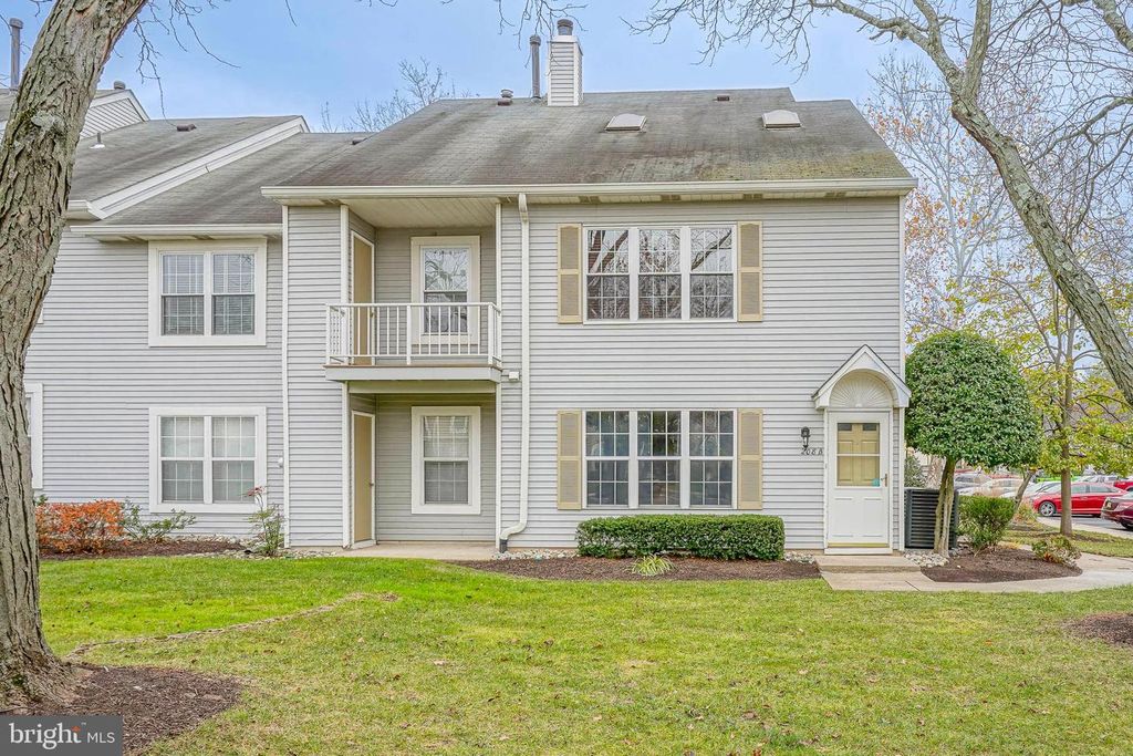 208-B SEDGEFIELD DR, Mount Laurel, NJ 08054