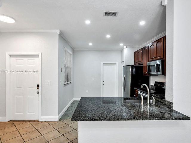2094 Hacienda Ter 2094, Weston, FL 33327