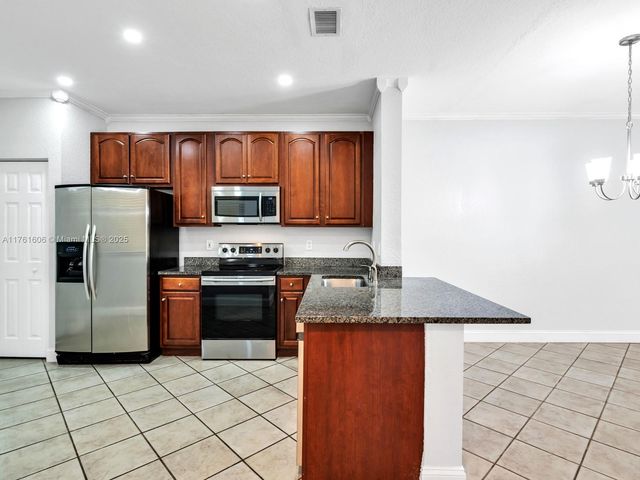 2094 Hacienda Ter 2094, Weston, FL 33327