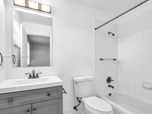 2094 Hacienda Ter 2094, Weston, FL 33327