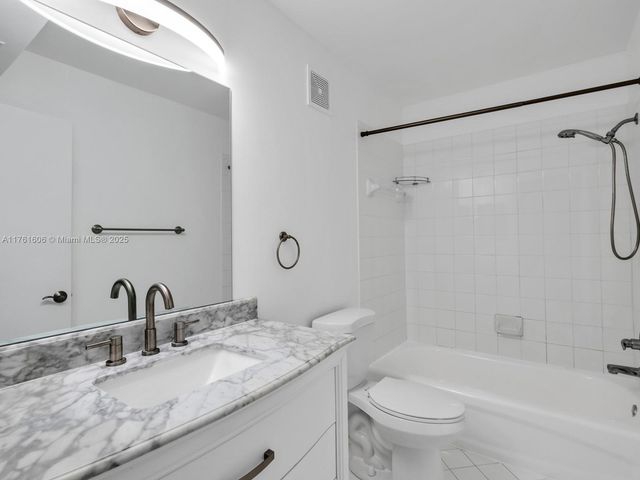 2094 Hacienda Ter 2094, Weston, FL 33327