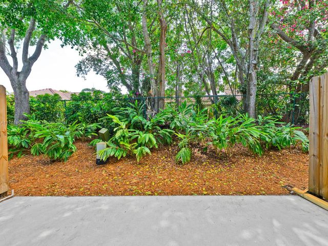 2094 Hacienda Ter 2094, Weston, FL 33327