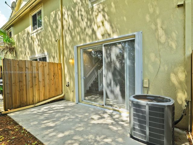 2094 Hacienda Ter 2094, Weston, FL 33327