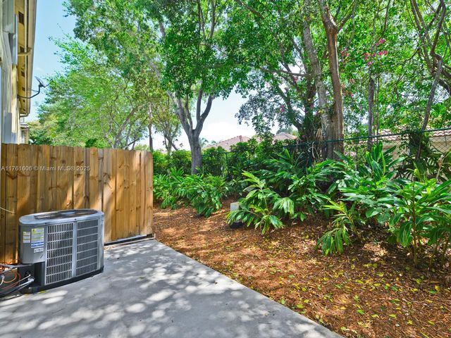 2094 Hacienda Ter 2094, Weston, FL 33327