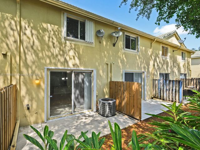 2094 Hacienda Ter 2094, Weston, FL 33327