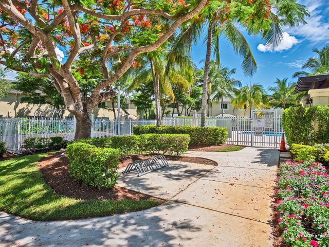 2094 Hacienda Ter 2094, Weston, FL 33327