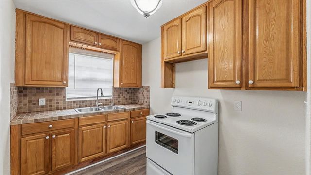 1050 PINE AVENUE, Lake Wales, FL 33853