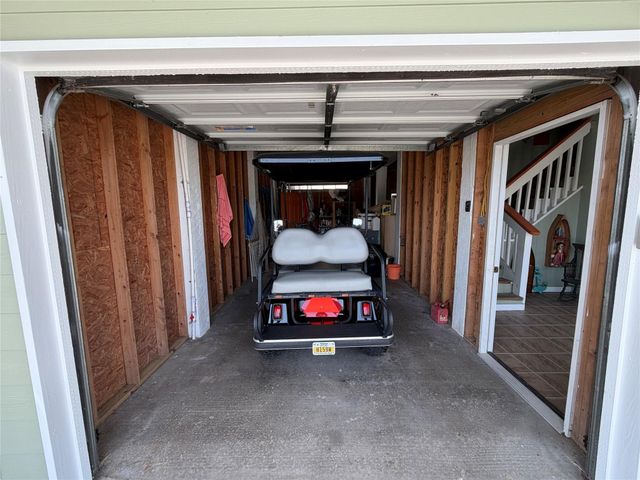 979 Rancho Carribe Drive, Crystal Beach, TX 77650
