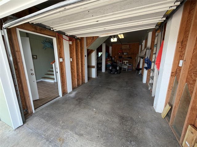 979 Rancho Carribe Drive, Crystal Beach, TX 77650