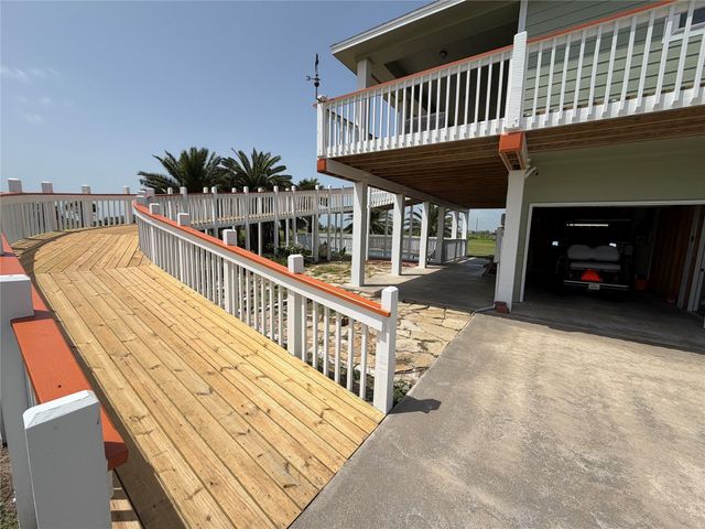 979 Rancho Carribe Drive, Crystal Beach, TX 77650