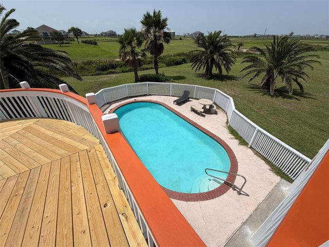 979 Rancho Carribe Drive, Crystal Beach, TX 77650