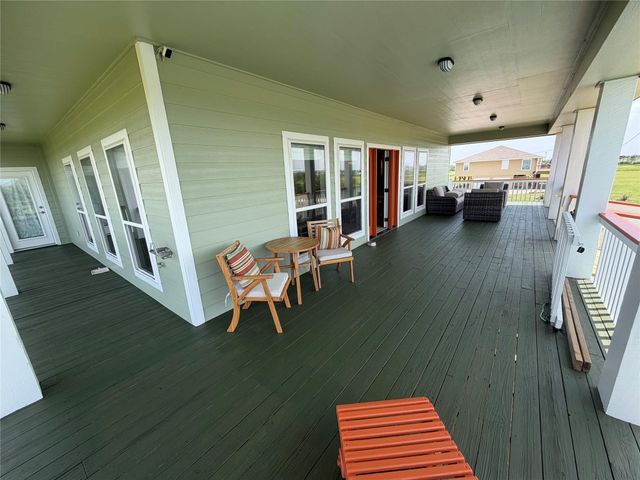 979 Rancho Carribe Drive, Crystal Beach, TX 77650