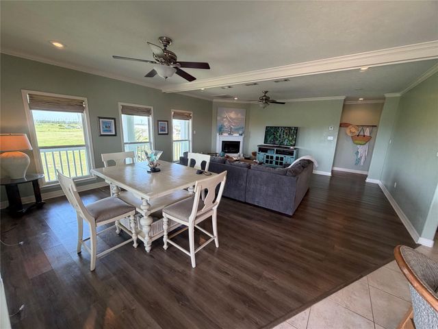 979 Rancho Carribe Drive, Crystal Beach, TX 77650