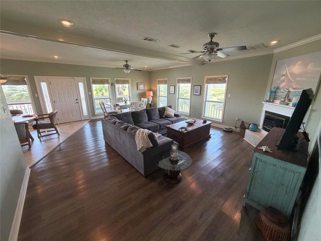 979 Rancho Carribe Drive, Crystal Beach, TX 77650