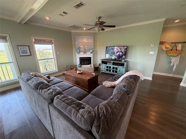 979 Rancho Carribe Drive, Crystal Beach, TX 77650