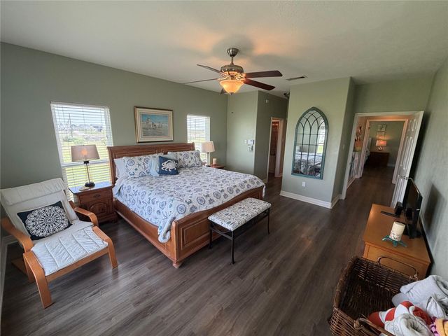 979 Rancho Carribe Drive, Crystal Beach, TX 77650