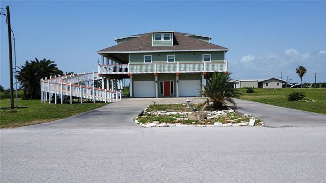 979 Rancho Carribe Drive, Crystal Beach, TX 77650