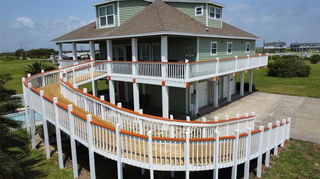 979 Rancho Carribe Drive, Crystal Beach, TX 77650
