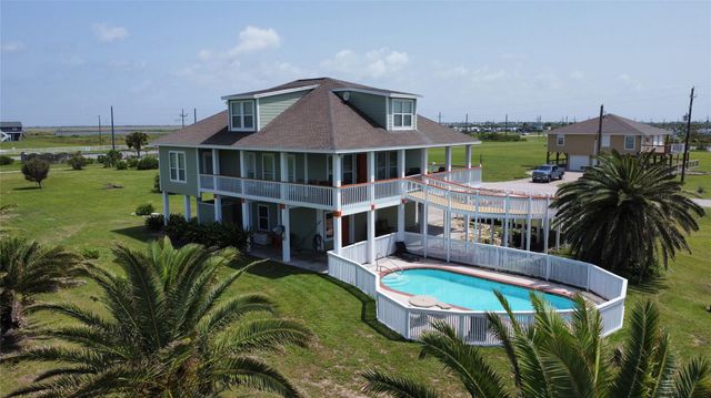 979 Rancho Carribe Drive, Crystal Beach, TX 77650