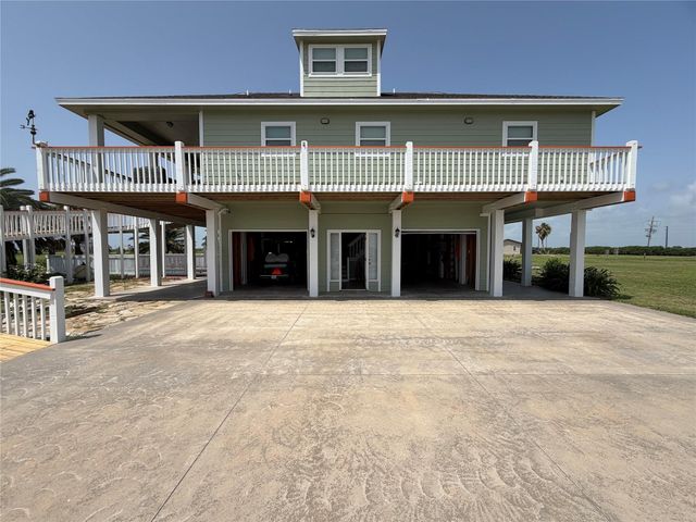 979 Rancho Carribe Drive, Crystal Beach, TX 77650