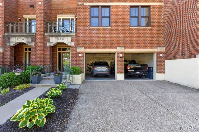 1228 S Main Street, St Charles, MO 63301