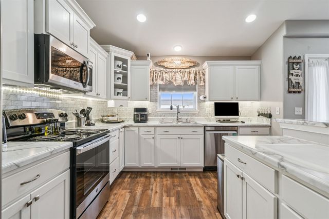 724 Grindstone Circle, Waterloo, IA 50702