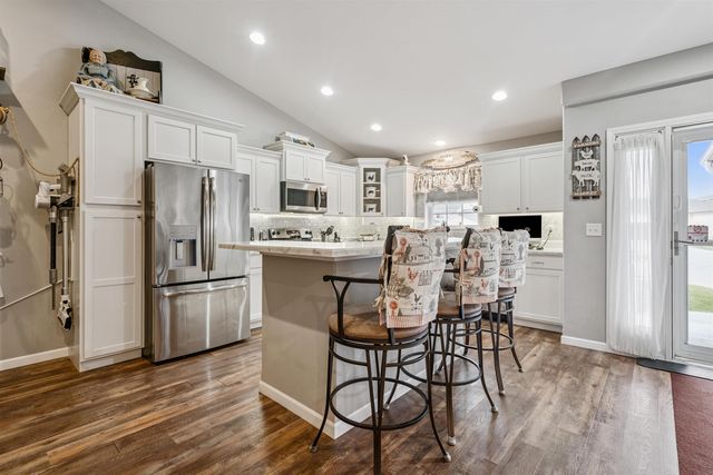724 Grindstone Circle, Waterloo, IA 50702