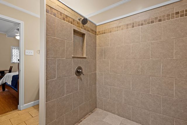 306 S Line Street, Jefferson, TX 75657