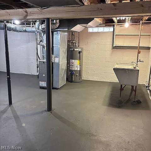 1570 Oakwood Avenue, Akron, OH 44301