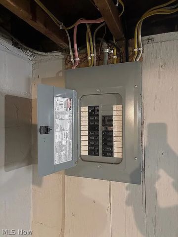 1570 Oakwood Avenue, Akron, OH 44301