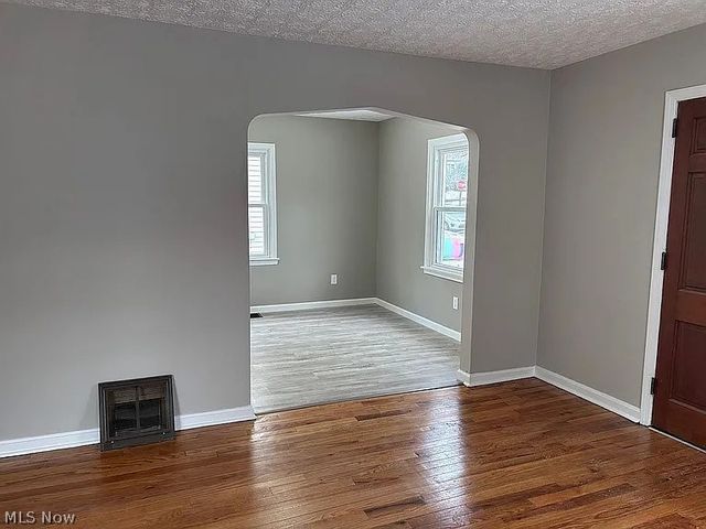 1570 Oakwood Avenue, Akron, OH 44301