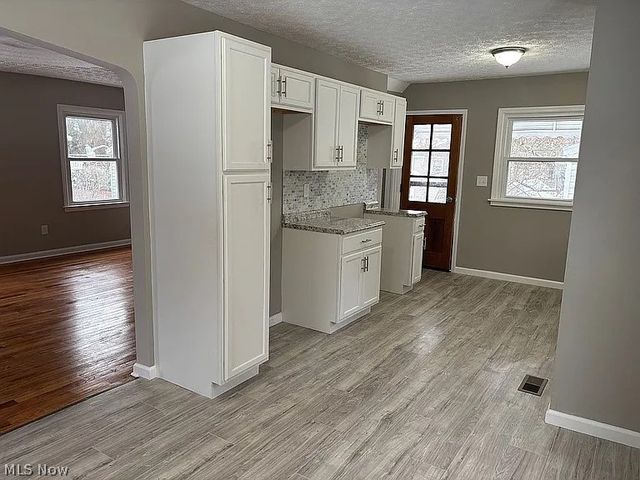 1570 Oakwood Avenue, Akron, OH 44301