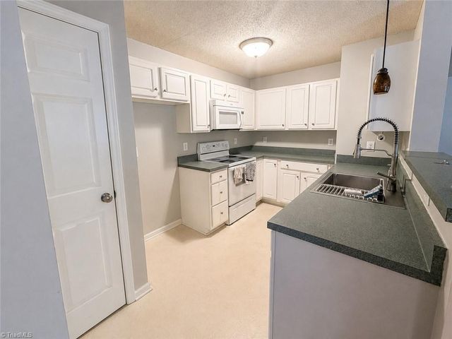 122 Ivy Glen Court, Winston-salem, NC 27127