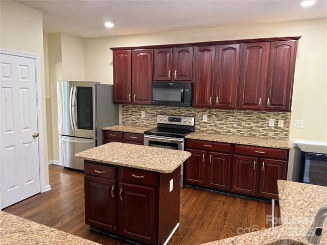 10822 Chamberlain Hall Court, Charlotte, NC 28277