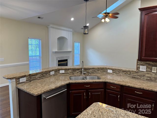 10822 Chamberlain Hall Court, Charlotte, NC 28277