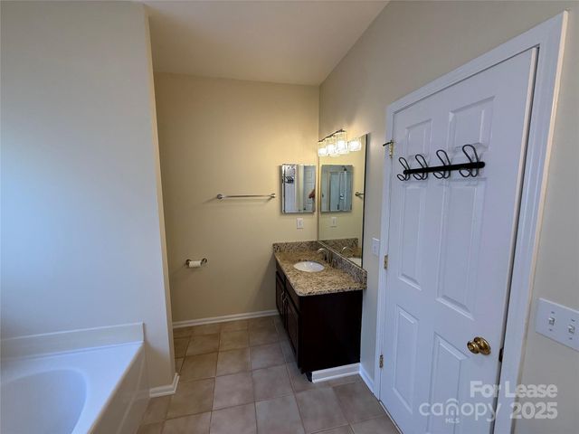 10822 Chamberlain Hall Court, Charlotte, NC 28277