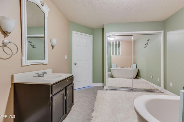 145 Rainbow Circle 5, Bristol, VA 24201