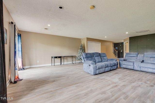 145 Rainbow Circle 5, Bristol, VA 24201