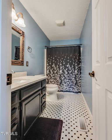 145 Rainbow Circle 5, Bristol, VA 24201