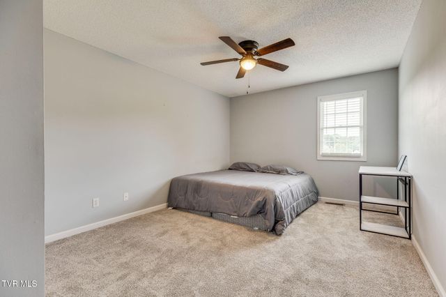 145 Rainbow Circle 5, Bristol, VA 24201
