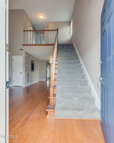 145 Rainbow Circle 5, Bristol, VA 24201
