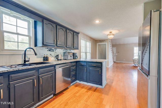 145 Rainbow Circle 5, Bristol, VA 24201