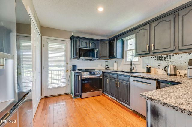 145 Rainbow Circle 5, Bristol, VA 24201
